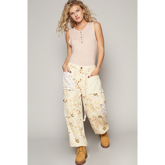 POL Cream Floral Cotton Twill Jogger Cargo Pants | Patchwork Pockets - Picture 4 of 8
